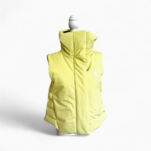 ☔️ RAINS Loop Vest - Picture 1 of 8
